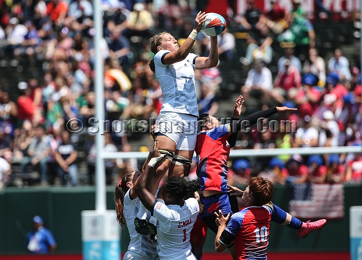2018RugbySevensFri-25.JPG - Katherine Zackary of the United States receives a throw in against China at the 2018 Rugby World Cup Sevens, July 20-22, 2018, held at AT&T Park, San Francisco, CA. The United States defeated China 38-7.